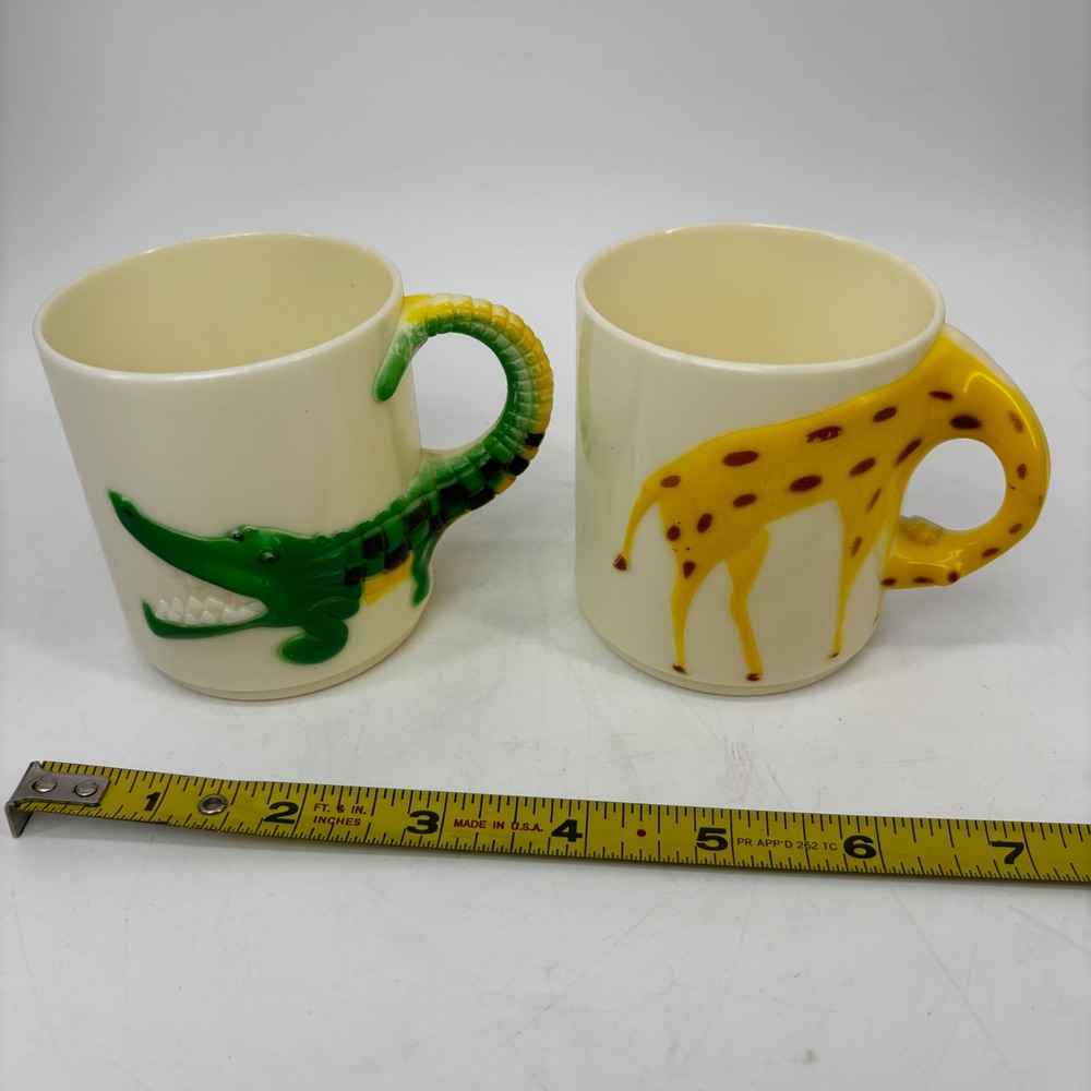 Vintage 3D Animal Mugs Plastic Crocodile and Giraffe Cups Made in Hong Kong Set